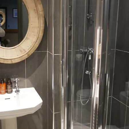 Queens Head & Restaurant בית הארחה הוקסהד