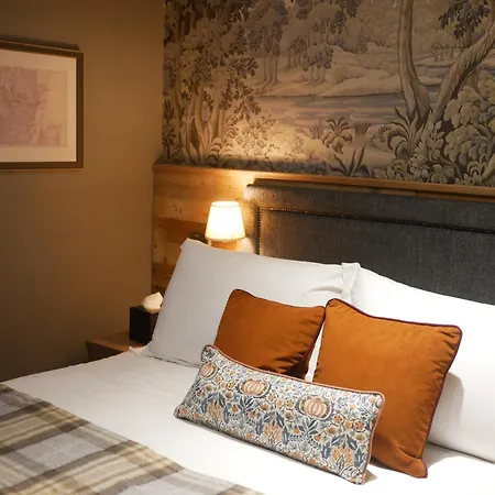 Queens Head & Restaurant בית הארחה