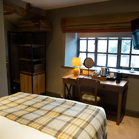 Queens Head & Restaurant 4*