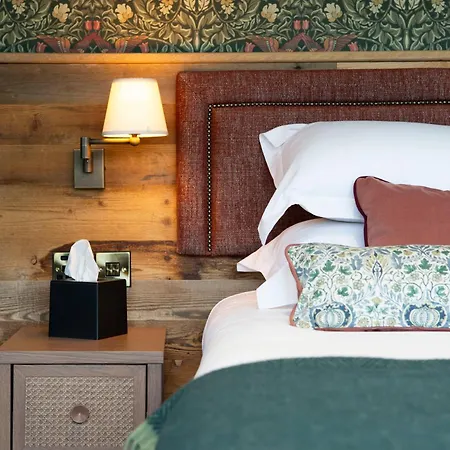 Queens Head & Restaurant Guest house 4*