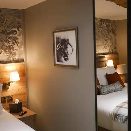 בית הארחה Queens Head & Restaurant 4*