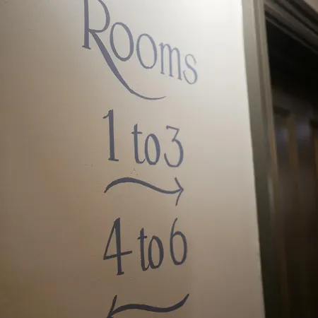 Queens Head & Restaurant בית הארחה 4*