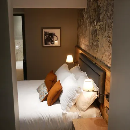 Queens Head & Restaurant Guest house 4*