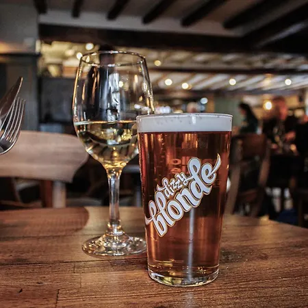 בית הארחה Queens Head & Restaurant הוקסהד