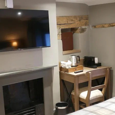 Queens Head & Restaurant בית הארחה 4*