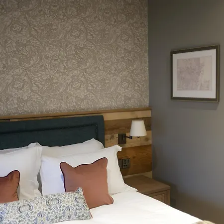 Queens Head & Restaurant 4* הוקסהד