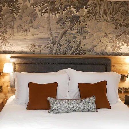 Queens Head & Restaurant בית הארחה 4*