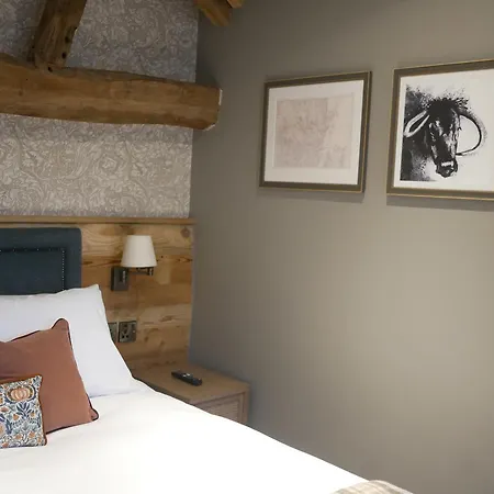 Queens Head & Restaurant בית הארחה 4*