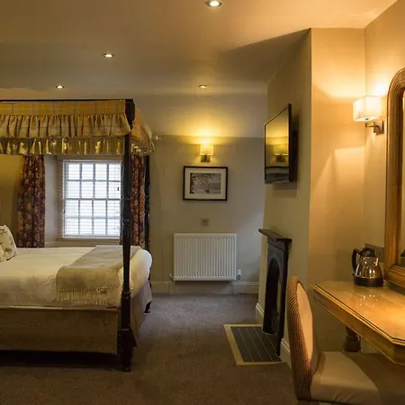 בית הארחה Queens Head & Restaurant 4*