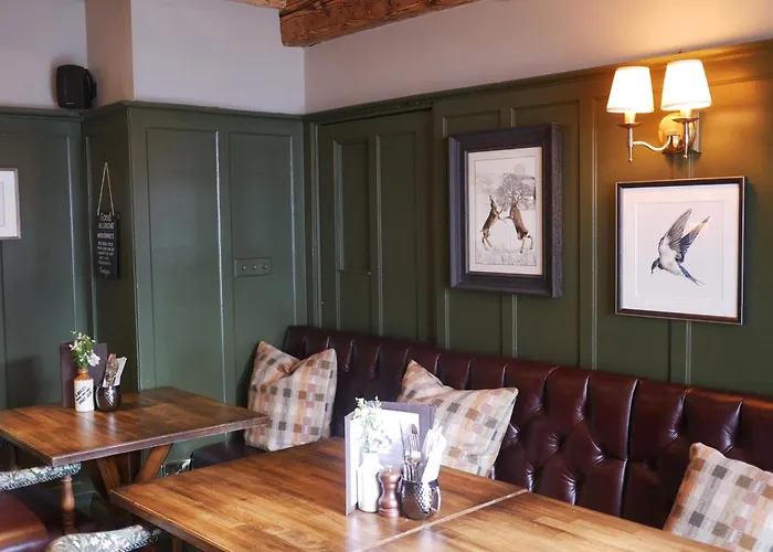 Queens Head & Restaurant Guest house 4*