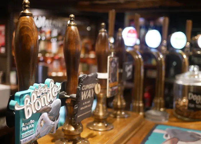 Queens Head & Restaurant 4*