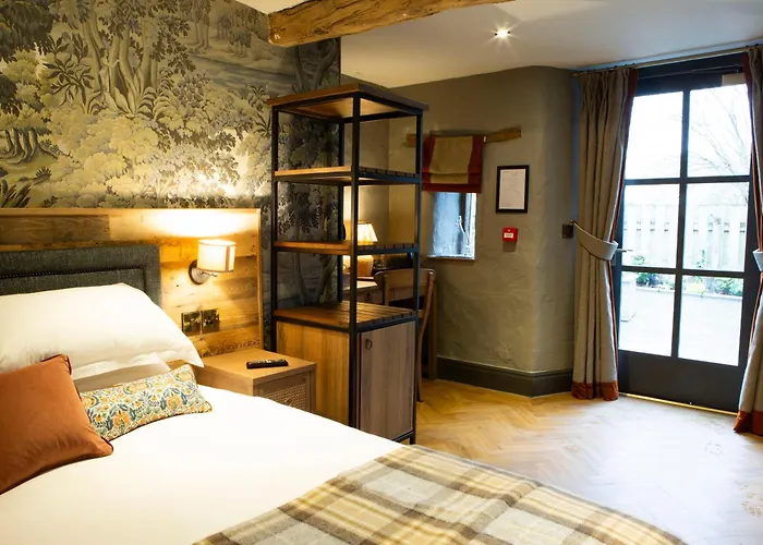 Queens Head & Restaurant Guest house 4*