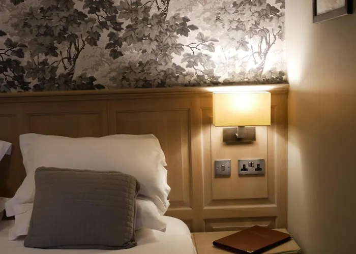 Queens Head & Restaurant 4*