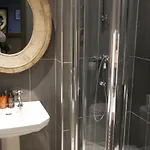 Queens Head & Restaurant Гостевой дом Хоуксхед