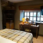 Queens Head & Restaurant 4*